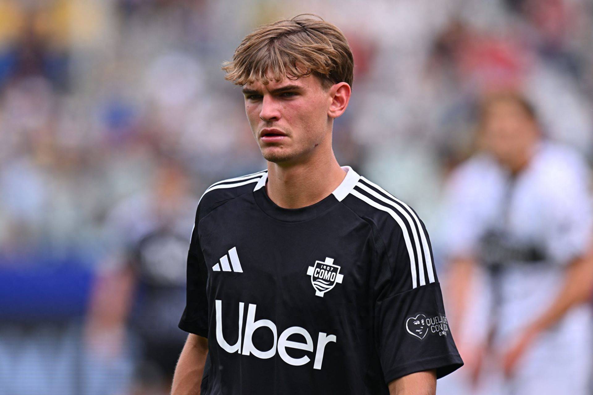 名嘴转发詹姆斯新一代球鞋广告：这广告词也太xx尴尬了