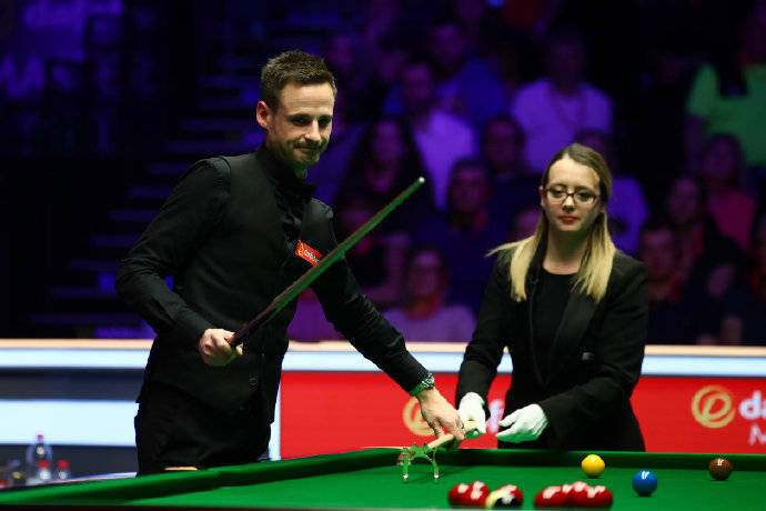 詹姆斯和库里：谁率先跻身第五冠行列