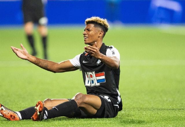 与禁区内手 与禁区内手